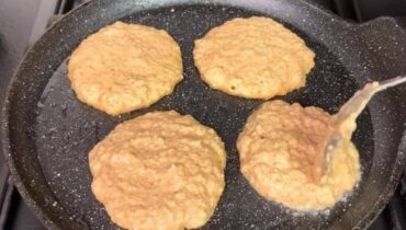 Barres d'avoine Gâteau au chocolat Petit-déjeuner Pomme caramélisée Recette saine Sans farine sans sucre