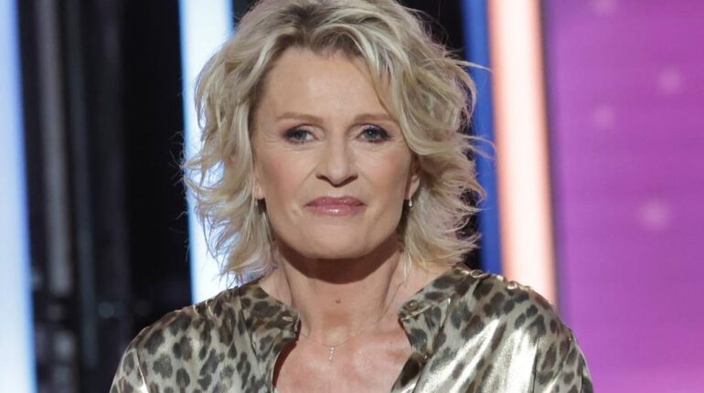 Sophie Davant chute violemment en direct du Téléthon : « J’ai voulu monter sur… » accident divertissement événement people Sophie Davant Téléthon