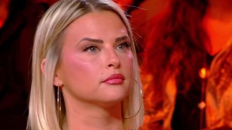 12 célébrités qui ont pu se réincarner sans même s’en rendre compte Actualités people Ce couple merveilleux Kelly Vedovelli Plus de respect de la vie privée