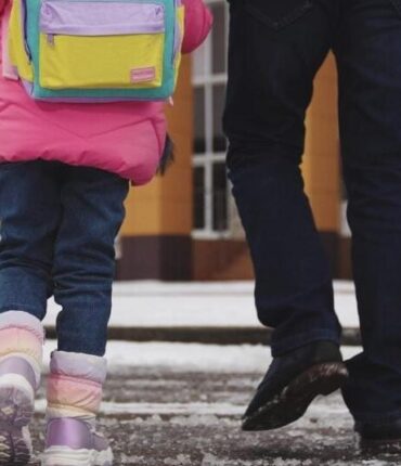 Neige et Code du travail : ce que risquent vraiment les parents qui quittent leur poste pour récupérer leurs enfants