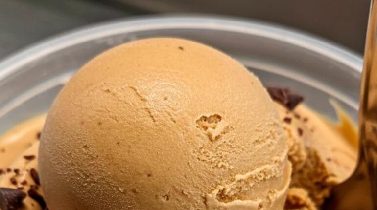 Glace au café maison : la technique qui garantit une texture ultra-crémeuse en 10 minutes Bûche glacée café Crémeux Cuisine rapide Dessert Recette américaine