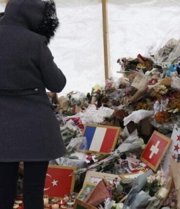 Incendie de Crans-Montana : Charlie Hebdo visé par une plainte pénale pour sa caricature des 40 victimes