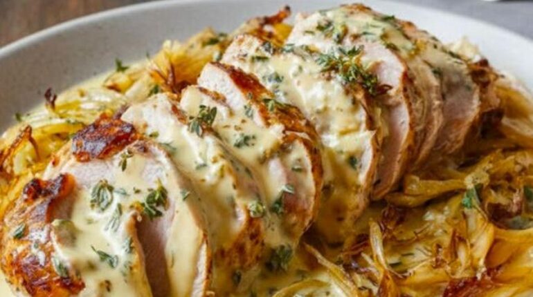 Filet mignon aux oignons confits et reblochon : la recette hivernale simple qui transforme un plat ordinaire en moment gourmand Cuisine gourmande Filet mignon Oignons confits Plat d'hiver Reblochon Recette simple