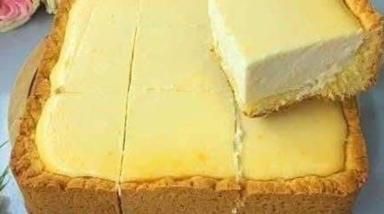 Crème pâtissière Cuisine créative Desserts Pâtisserie Recette italienne Torta della Nonna Variations