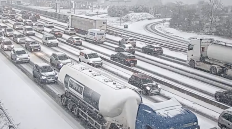 Chutes de neige Circulation Embouteillages Ile-de-France Météo Narcotrafic record du monde