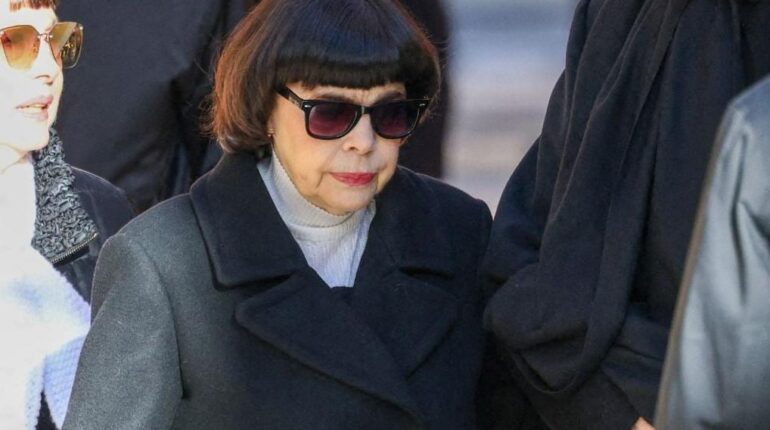 Obsèques de Brigitte Bardot : Mireille Mathieu déplore l’absence de personnalités du cinéma et le manque de compassion Brigitte Bardot Cinéma hommage Icône française Mireille Mathieu Obsèques