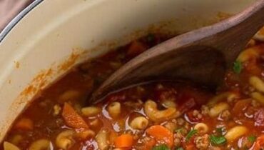 Cuisine traditionnelle Goulash Hongrie Paprika Plat réconfortant Soupe