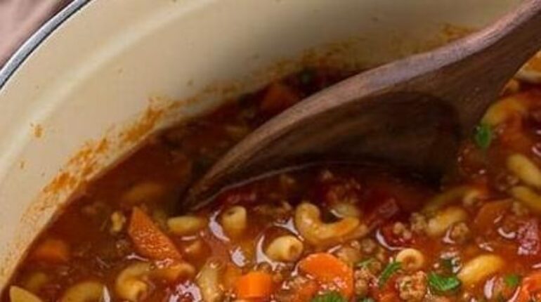 Cuisine traditionnelle Goulash Hongrie Paprika Plat réconfortant Soupe