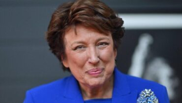 actualité politique France Autodérision débat internautes humour Jordan Bardella Roselyne Bachelot