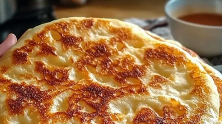 Pain à la poêle en 10 minutes : la recette sans four qui révolutionne le quotidien des cuisiniers pressés Astuce cuisine copain Cuisine facile Cuisine rapide Recette beauté Sans four