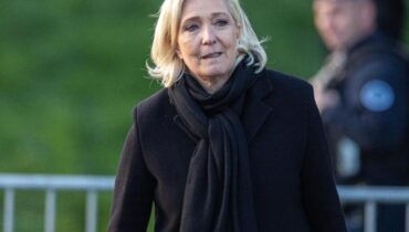 Brigitte Bardot Champs-Élysées Hommage national Marine Le Pen Obsèques Saint-Tropez