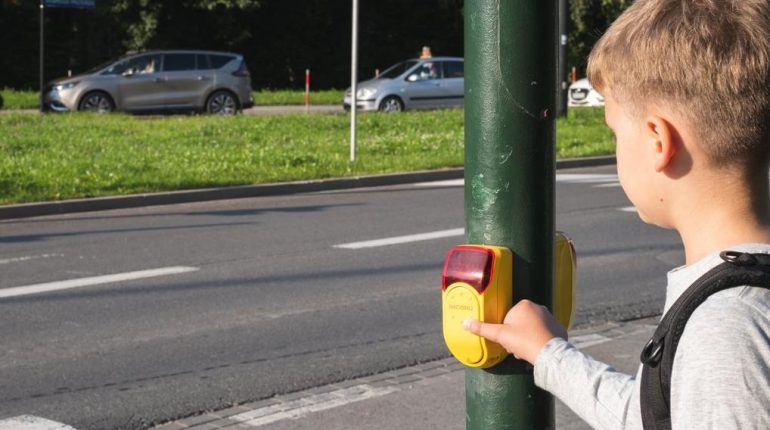 Arveyres : un collégien de 13 ans meurt percuté par son bus scolaire devant de nombreux témoins accident Arveyres Bourse collège Bus scolaire Gironde tragédie
