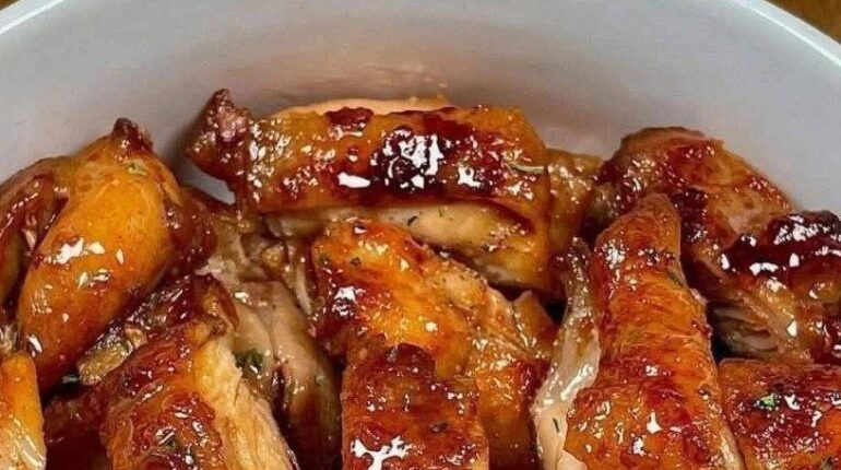 Poulet laqué au miel en 30 minutes : la recette qui marie parfaitement sucré, salé et umami Cuisine asiatique Cuisine facile Miel bio Plat principal Poulet Recette rapide Saveurs