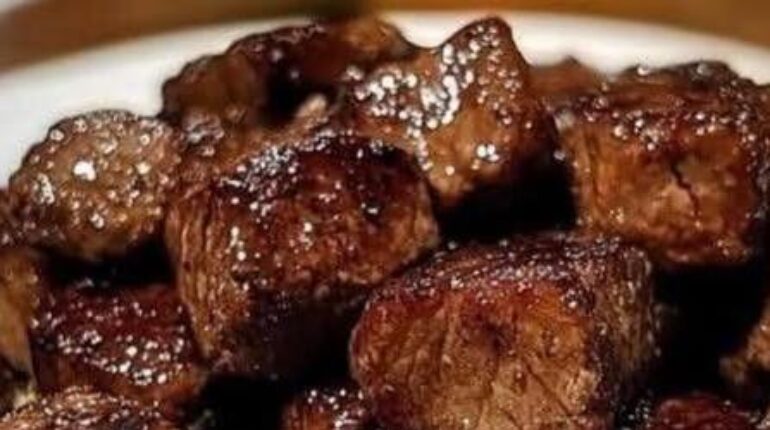 Steak à la mijoteuse : comment la cuisson lente transforme des cubes de rumsteck en bouchées ultra-tendres consommation viande Cuisson lente Mijoteuse Philly Cheesesteak Recette beauté Rumsteck