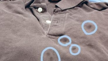 Astuces ménagères Entretien vêtements Lessive Nettoyage linge Taches de graisse 