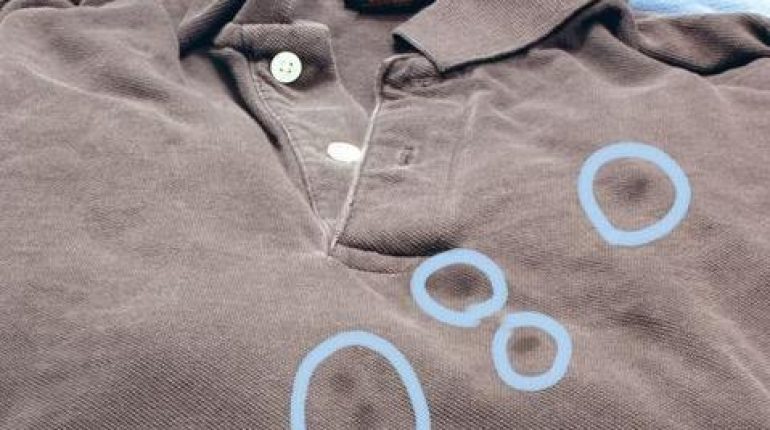 Astuces ménagères Entretien vêtements Lessive Nettoyage linge Taches de graisse 