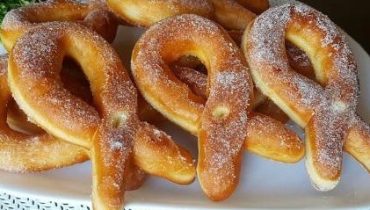 Gâteau frit sans œufs ni four : comment réussir cette recette express avec seulement de l’eau, de la farine et du sucre Gâteau frit sans œufs ni four : comment réussir cette recette express avec seulement de l’eau, de la farine et du sucre