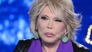 Actualités musique Actualités people Âge de départ Amanda Lear Astuces santé Opération cardiaque