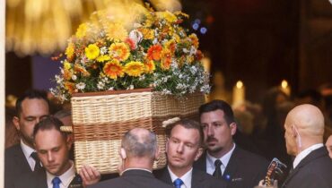 Astuces naturelles Brigitte Bardot Cercueil écologique Funérailles Obsèques simplicité