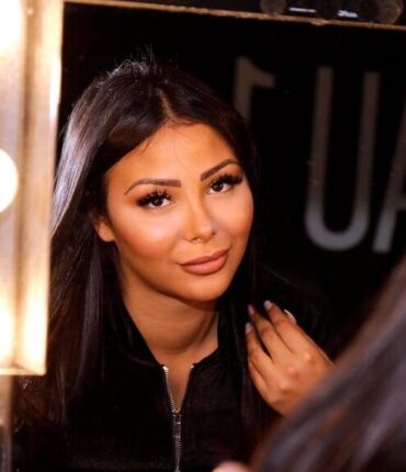 Maeva Ghennam condamnée à un an de prison avec sursis pour ses propos sur l&rsquo;attaque du 7 octobre et bloquée à Dubaï