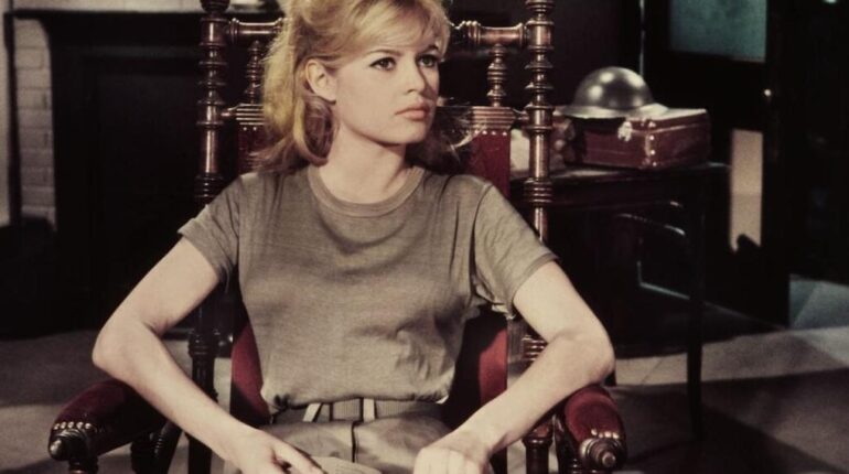 Obsèques de Brigitte Bardot : sa petite-fille Théa Charrier sort du silence et assiste à l’hommage à Saint-Tropez Actualités people agriculture Aveyron Brigitte Bardot hommage Obsèques Saint-Tropez Théa Charrier