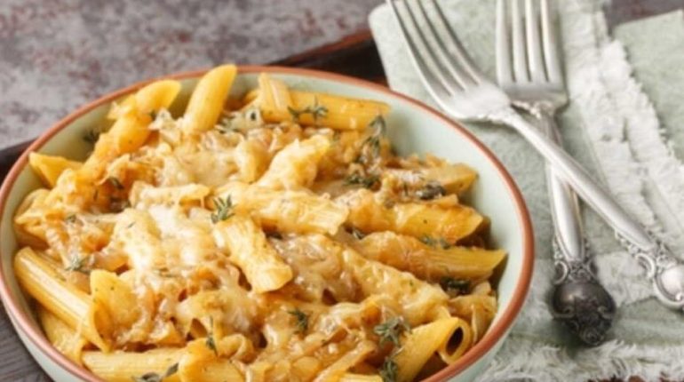 Astuce cuisine Cuisine rapide Oignons au four Pâtes Recette américaine TikTok 