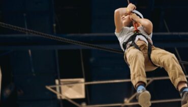 accident allaité trois enfants Code de la sécurité sociale Parc d'attractions Toronto Tyrolienne