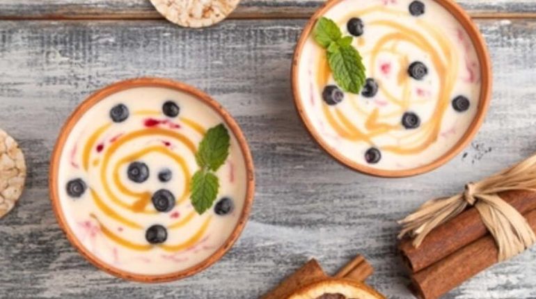 Baked oats façon cinnamon roll : la recette saine qui remplace les brioches à la cannelle au petit-déjeuner Barres d'avoine Cannelle Cuisine facile Goûter Petit déjeuner Recette saine