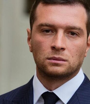 Procès des assistants parlementaires : Bardella dénonce une tentative d&rsquo;écarter Marine Le Pen de la présidentielle 2027