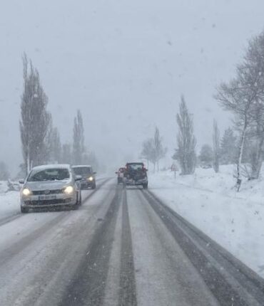 Météo hivernale : neige et verglas placent le Var et les Bouches-du-Rhône en vigilance jaune jusqu&rsquo;à mercredi midi