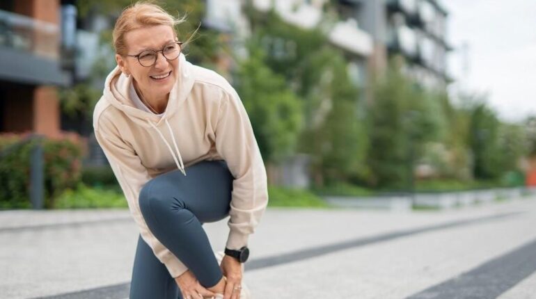 Douleurs articulaires : l’huile de nigelle surpasse l’ibuprofène selon ce médecin, voici comment l’utiliser Anti-inflammatoire bien être Douleurs articulaires Huile de nigelle Médecine traditionnelle Santé naturelle