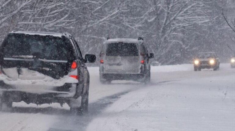 Trafic en Île-de-France : plus de 1 000 km de bouchons et transports scolaires suspendus à cause de la neige Chutes de neige Circulation Ile-de-France Intempéries Narcotrafic Sécurité dans les transports