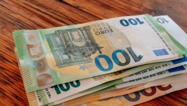 Allocations familiales Anniversaire album Bénéficiaires Caf l'aide sociale Prime de Noël