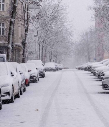 Bas-Rhin : Un homme de 67 ans meurt coincé entre deux véhicules en dégivrant sa voiture