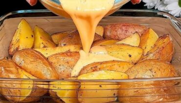 Casserole Mozzarella Plat réconfortant Pommes de terre Recette beauté Saucisses