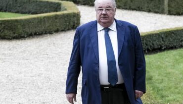 actualité politique France Anciens ministres Code de la sécurité sociale privilèges Élysée Protection policière Sécurité dans les transports