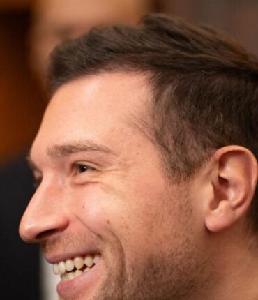 Jordan Bardella et Maria-Carolina de Bourbon des Deux-Siciles : la vidéo qui les montre quittant ensemble la soirée du Figaro