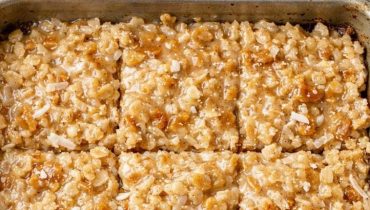 Cuisine réconfortante Dessert simple Gâteau 6 ingrédients Gâteau à l'avoine Recette facile Recette familiale 