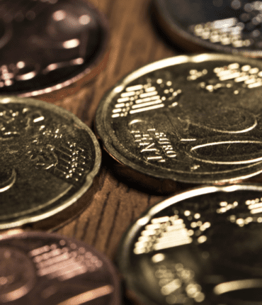 Annecy : 46,50 euros rendus en petite monnaie, un client fracasse la mâchoire du serveur d&rsquo;un coup de poing