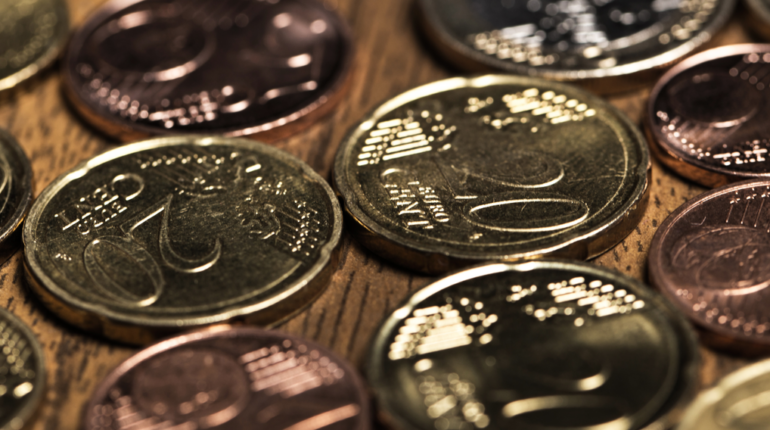 Annecy : 46,50 euros rendus en petite monnaie, un client fracasse la mâchoire du serveur d’un coup de poing Agression Annecy Fait divers injustice Jarry témoignages violence