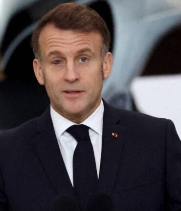 Emmanuel Macron annonce 36 milliards d&rsquo;euros pour les armées d&rsquo;ici 2030 : drones, guerre électronique et munitions prioritaires