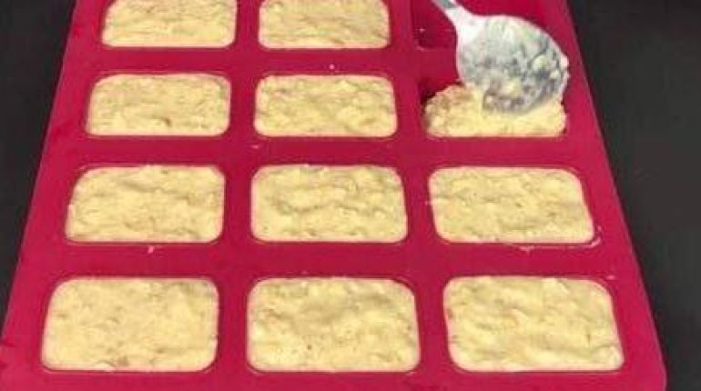 Petit-déjeuner sain : comment l’Oatmeal Apple Bake révolutionne le meal prepping des matins pressés Barres d'avoine Gâteau aux pommes Meal prepping Oatmeal Petit déjeuner Recette américaine