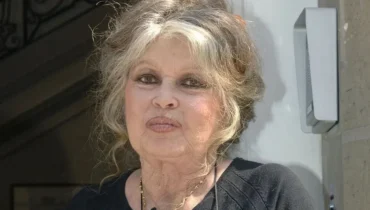 actualité politique France Brigitte Bardot Emmanuel Macron hommage la cause animale Obsèques