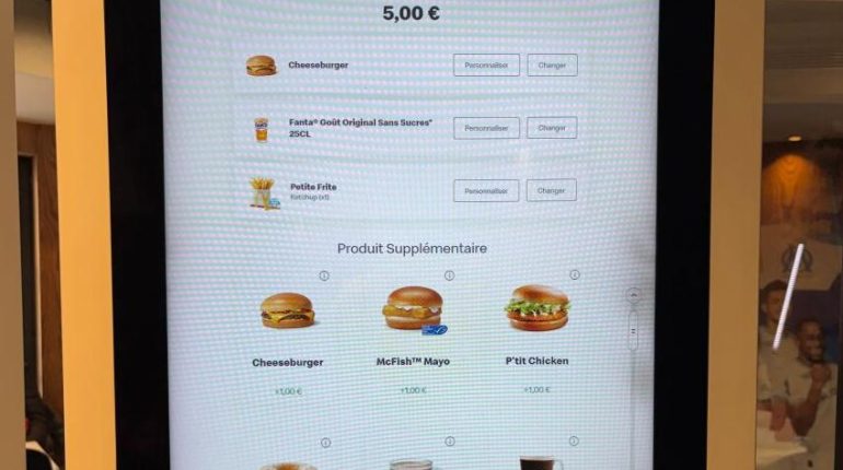 McDonald’s modifie son menu McSmart : un dessert remplace le deuxième burger et déclenche la grogne des clients Augmentation prix Burger Dessert McDonald's McSmart Menu ses clients