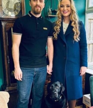 Amour d&rsquo;un chien : un couple britannique sacrifie son mariage à 20 000 livres pour sauver leur labrador atteint d&rsquo;un cancer