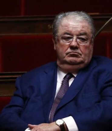 Fin des chauffeurs pour les anciens ministres : Daniel Vaillant avoue ne plus savoir conduire après 25 ans de privilèges