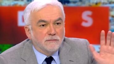 agriculture Aveyron Débat politique Emmanuel Macron histoire Identité française Pascal Praud