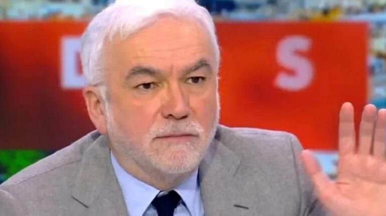 agriculture Aveyron Débat politique Emmanuel Macron histoire Identité française Pascal Praud