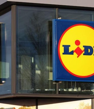 Licenciement pour 20 centimes : un caissier Lidl perd son recours après avoir bu une bouteille d&rsquo;eau non payée