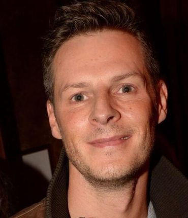 Matthieu Delormeau accusé d&rsquo;insultes au commissariat : les deux policiers portent plainte et contestent sa version des faits